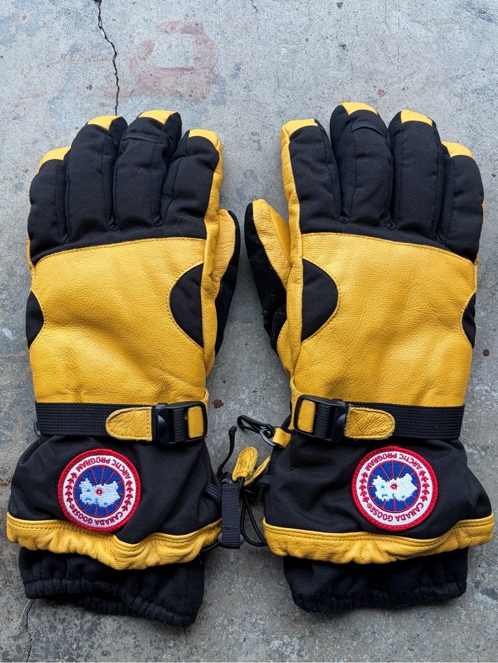 Canada Goose Mens Gloves Size XL Utility Yellow Shell Down Leather
